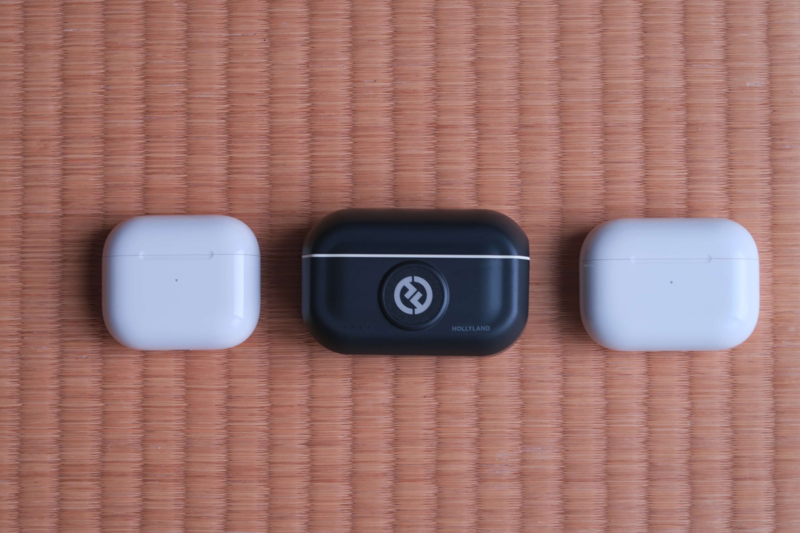 既然提到AirPods系列就要拿出來比較一下大小！左起：AirPods Pro 1代、LARK M2、AirPods 2代。